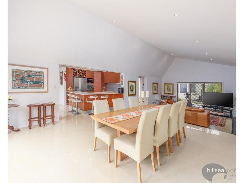10 Kikori Crescent, Runaway Bay QLD 4216