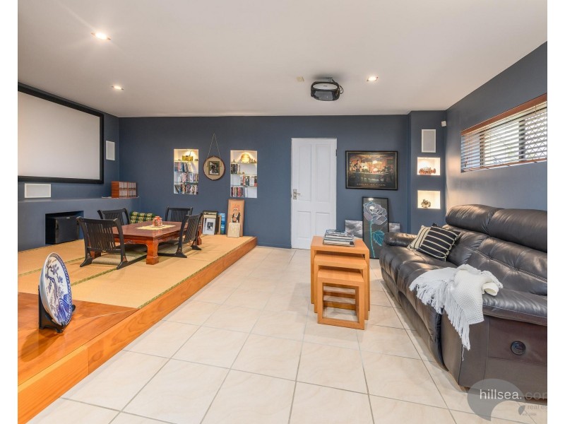 10 Kikori Crescent, Runaway Bay QLD 4216