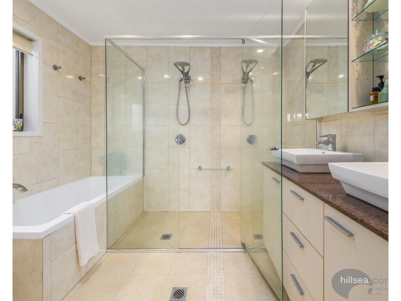 10 Kikori Crescent, Runaway Bay QLD 4216