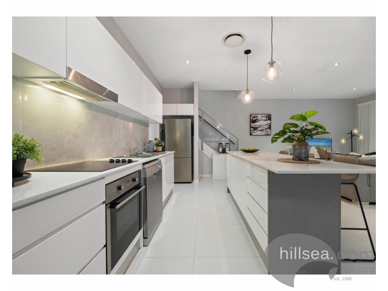 2/8 Compass Drive, Biggera Waters QLD 4216