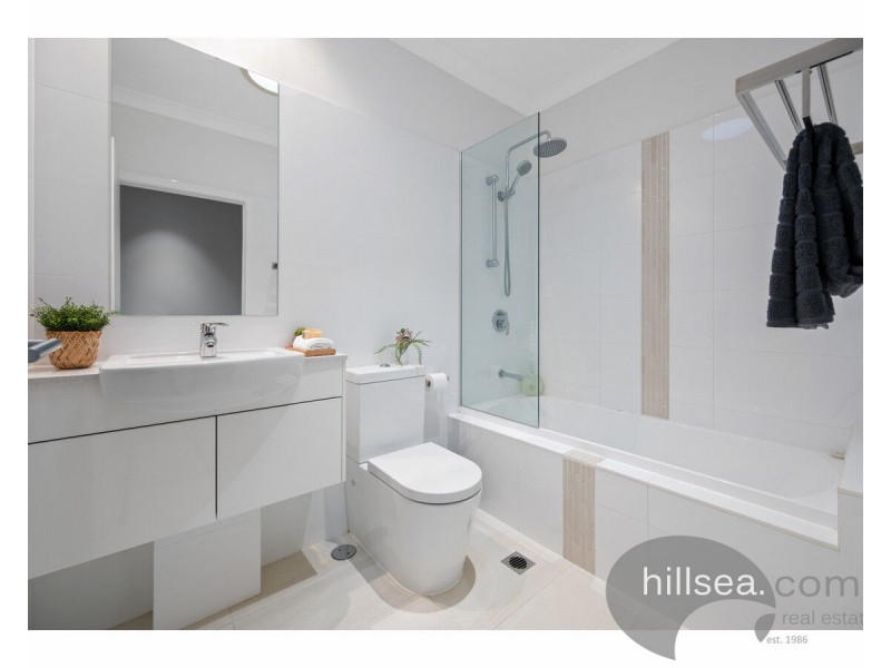 2/8 Compass Drive, Biggera Waters QLD 4216