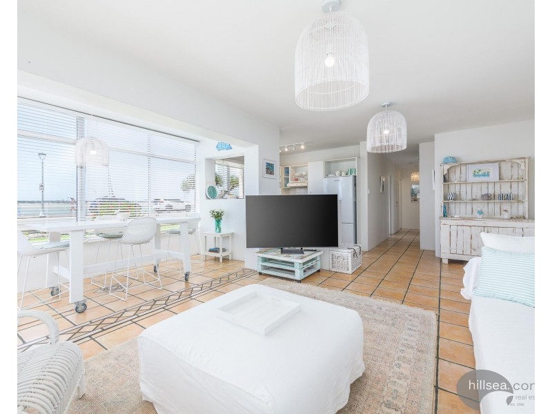 1/290 Marine Parade, Labrador QLD 4215
