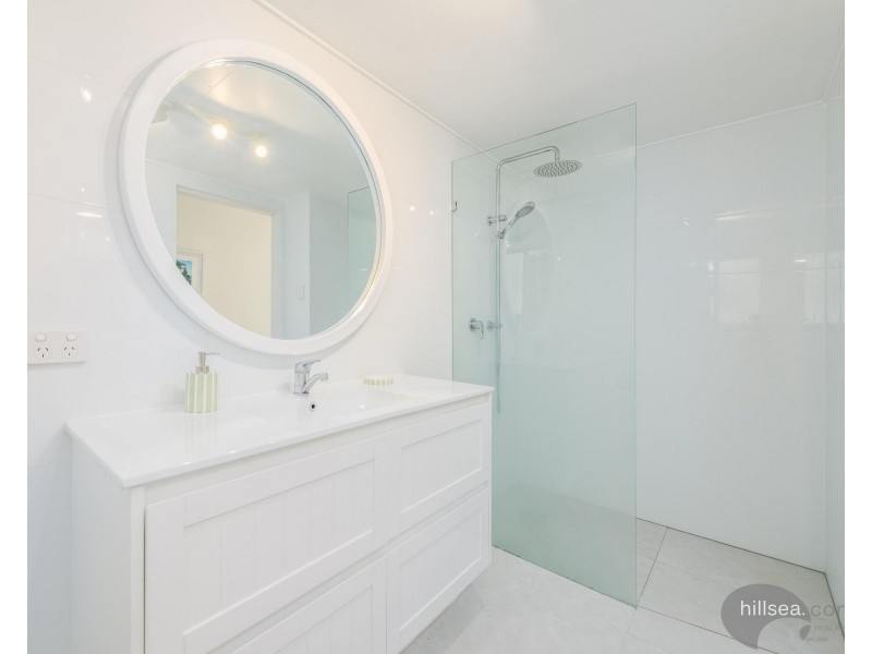 1/290 Marine Parade, Labrador QLD 4215