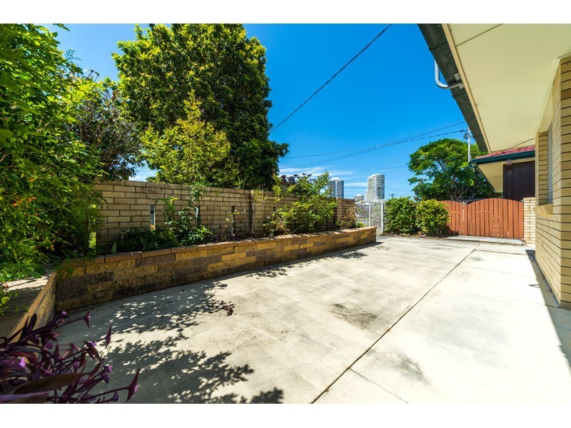 10 St Nicholas Street, Runaway Bay QLD 4216