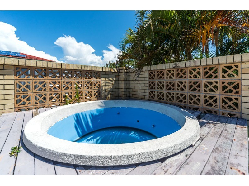 10 St Nicholas Street, Runaway Bay QLD 4216