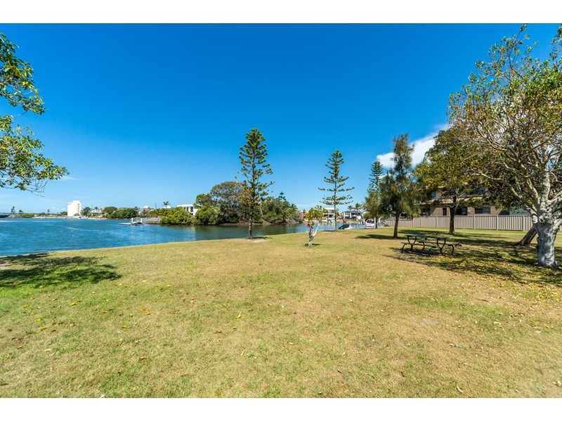 10 St Nicholas Street, Runaway Bay QLD 4216