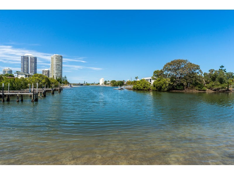 10 St Nicholas Street, Runaway Bay QLD 4216