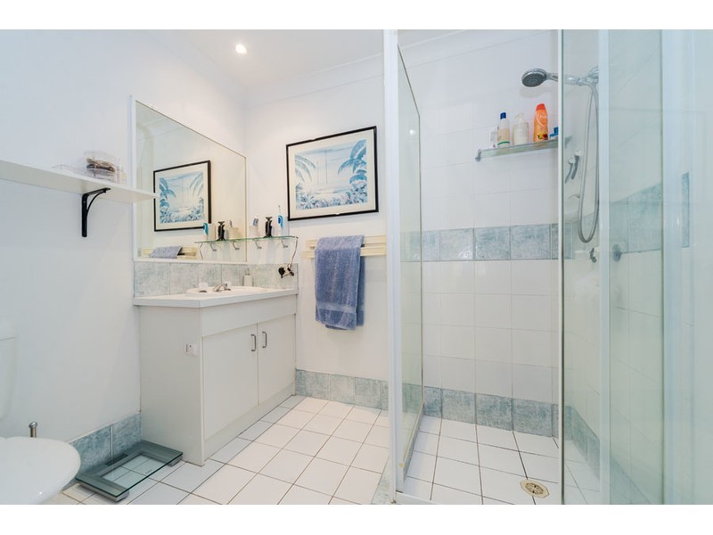 1/18 Jenaya Place, Labrador QLD 4215