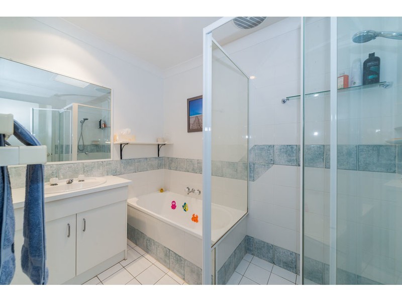 1/18 Jenaya Place, Labrador QLD 4215