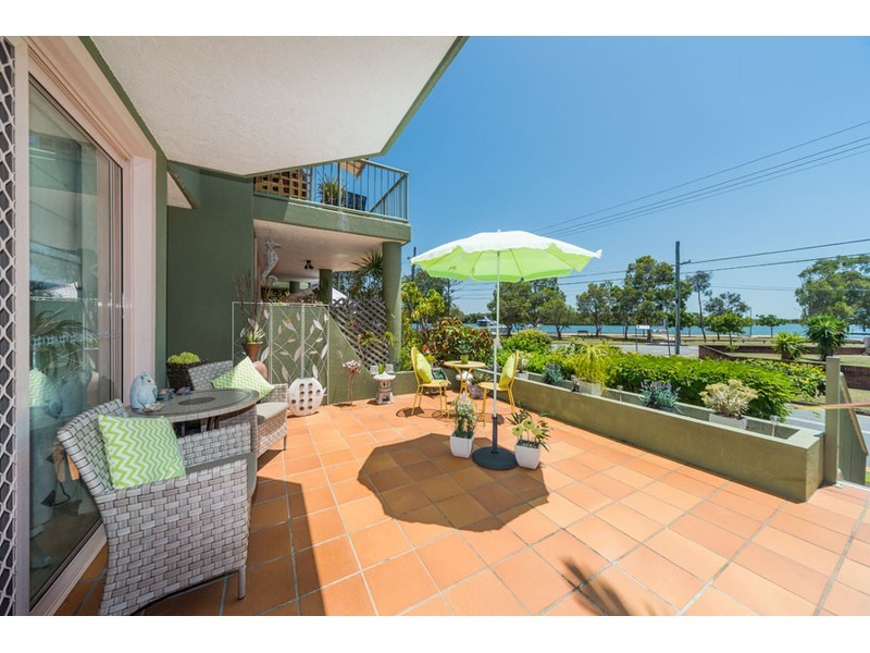 1/7 Esplanade West, Paradise Point QLD 4216