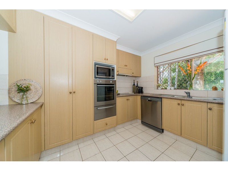 1/7 Esplanade West, Paradise Point QLD 4216