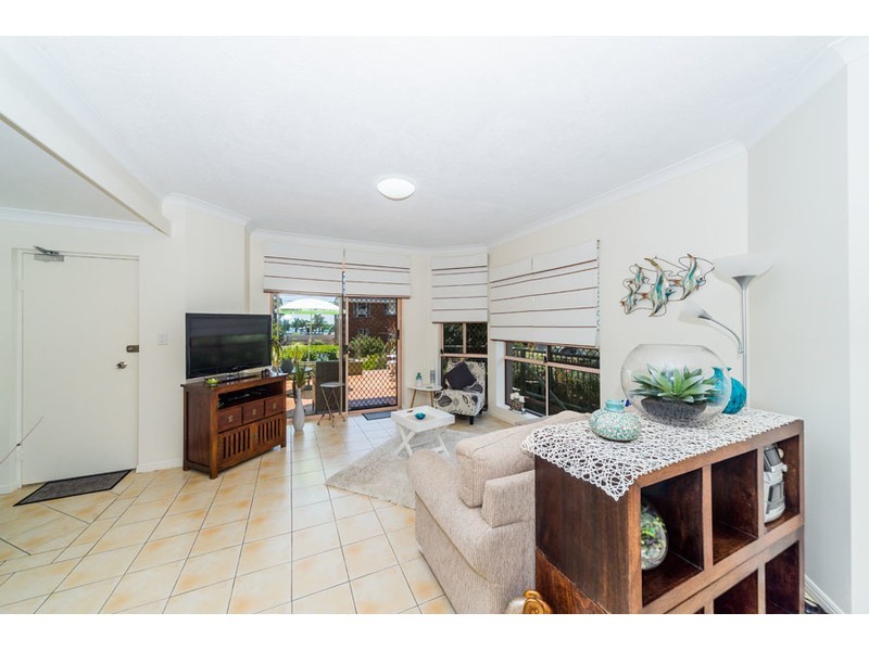 1/7 Esplanade West, Paradise Point QLD 4216