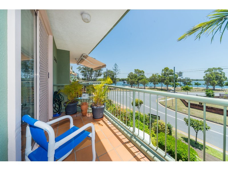 1/7 Esplanade West, Paradise Point QLD 4216