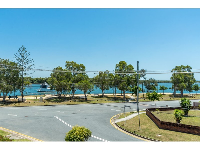 1/7 Esplanade West, Paradise Point QLD 4216