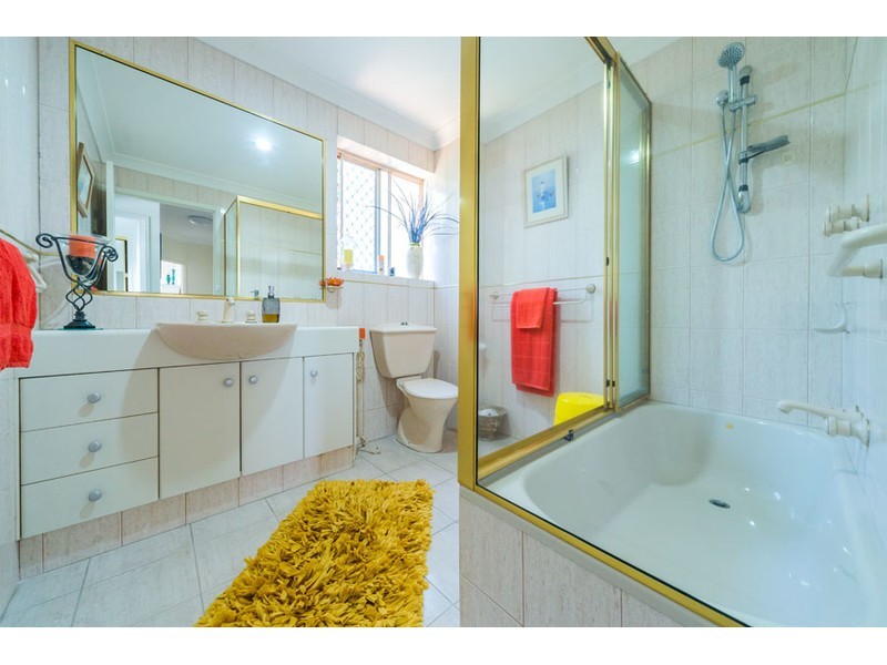 1/7 Esplanade West, Paradise Point QLD 4216