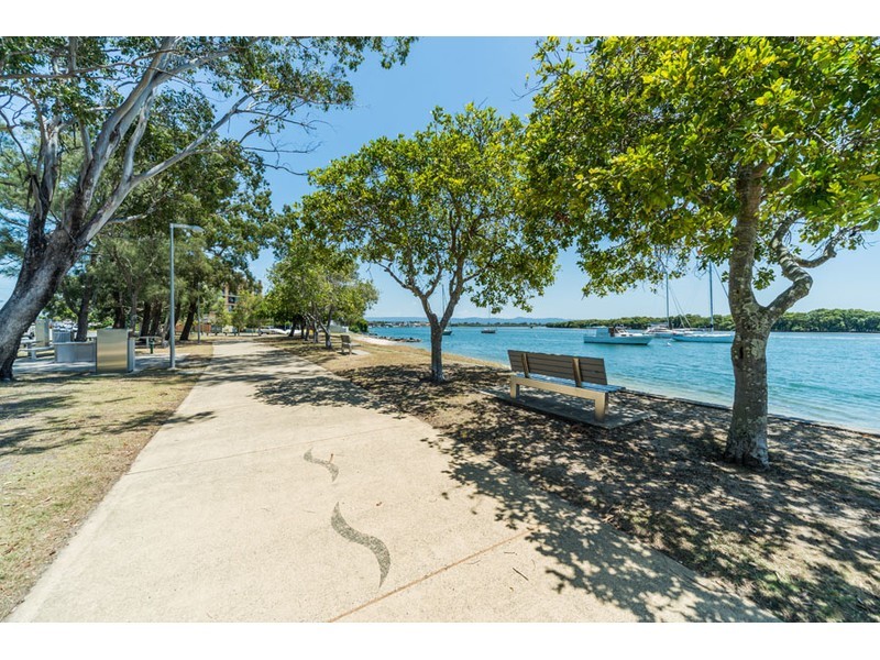1/7 Esplanade West, Paradise Point QLD 4216