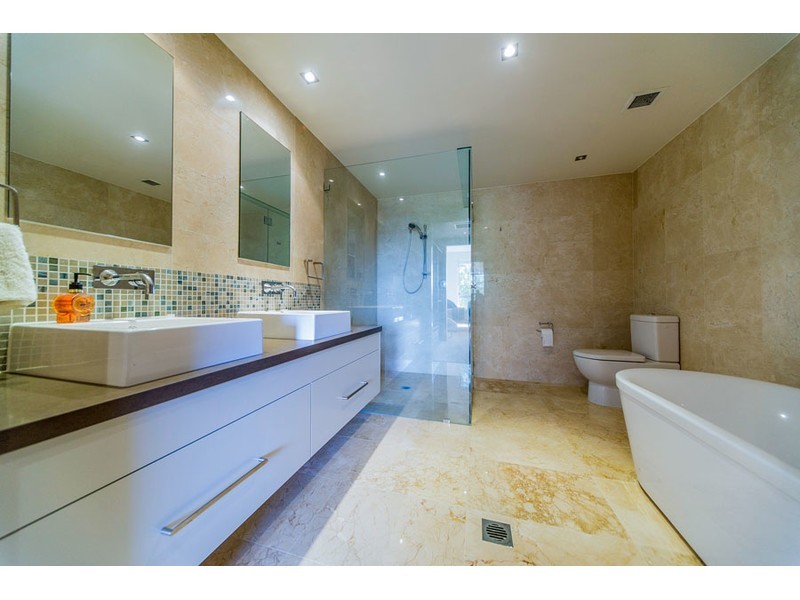 225/3-5 Pendraat Parade, Hope Island QLD 4212