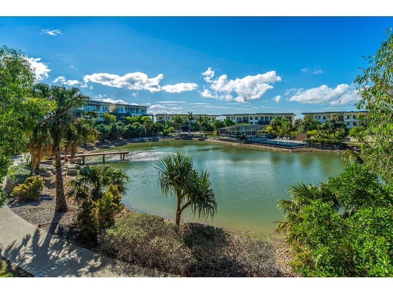 225/3-5 Pendraat Parade, Hope Island QLD 4212