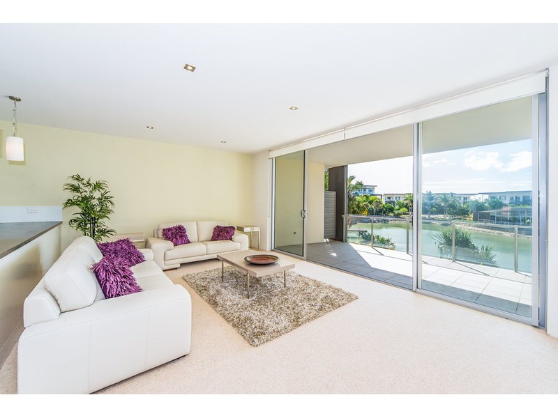 225/3-5 Pendraat Parade, Hope Island QLD 4212