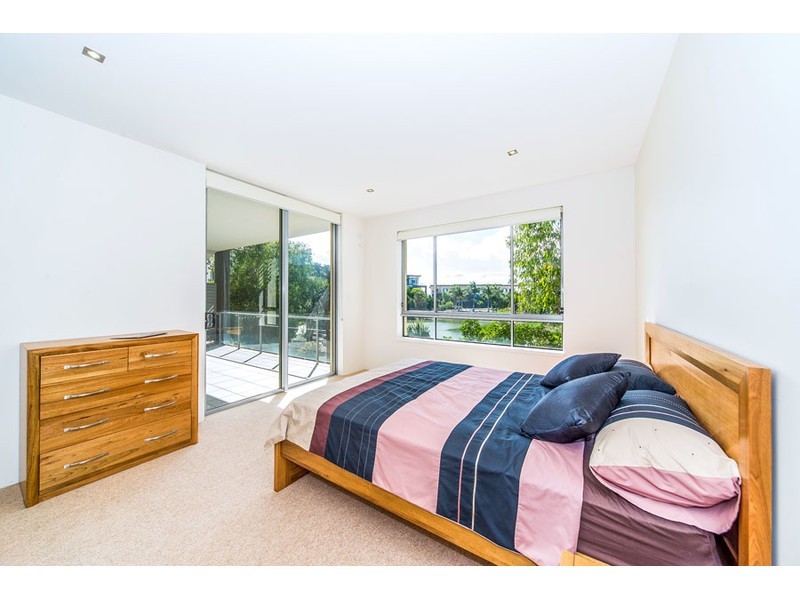 225/3-5 Pendraat Parade, Hope Island QLD 4212