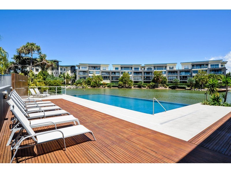 225/3-5 Pendraat Parade, Hope Island QLD 4212