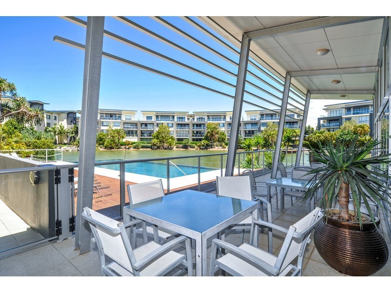 225/3-5 Pendraat Parade, Hope Island QLD 4212