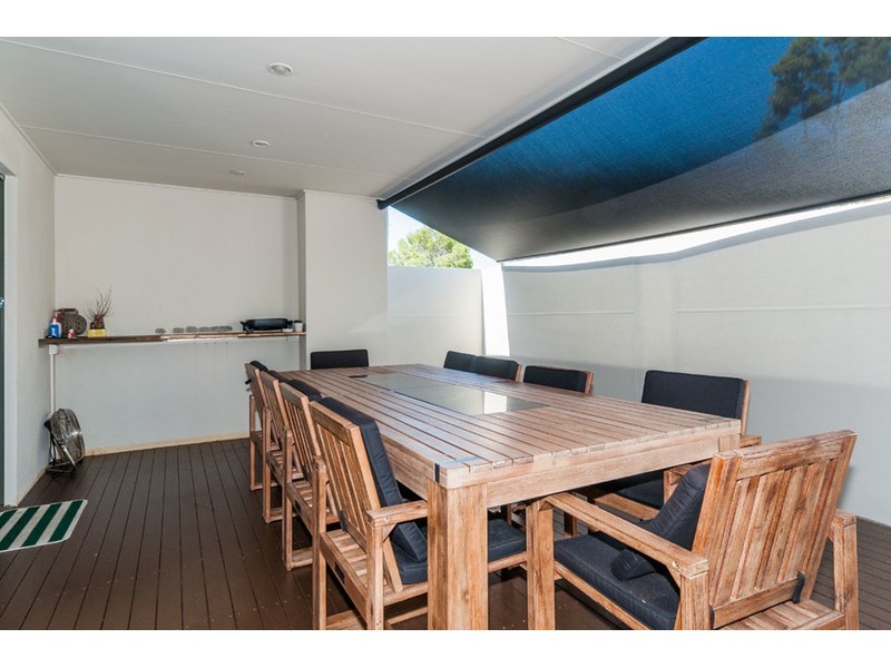 36 La Savinia Drive, Coombabah QLD 4216