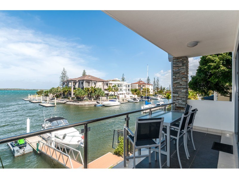 5/27-29 Madang Crescent, Runaway Bay QLD 4216