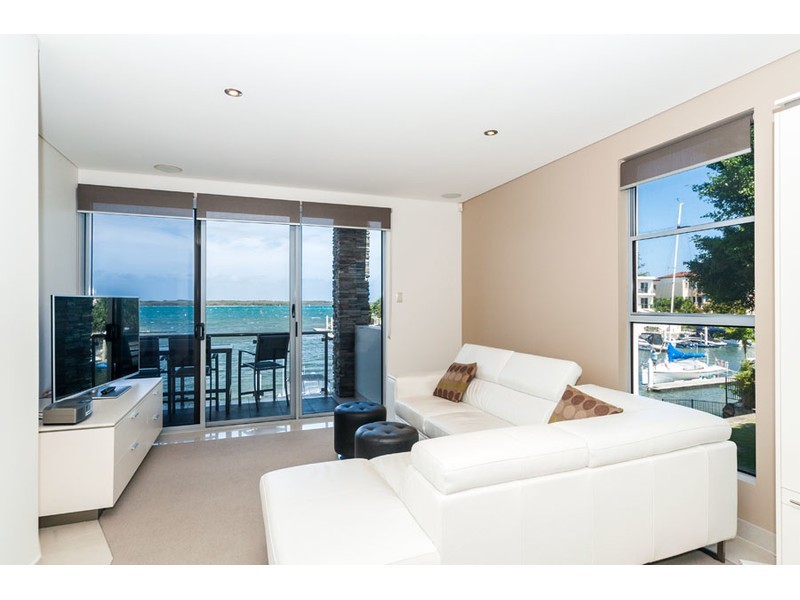 5/27-29 Madang Crescent, Runaway Bay QLD 4216