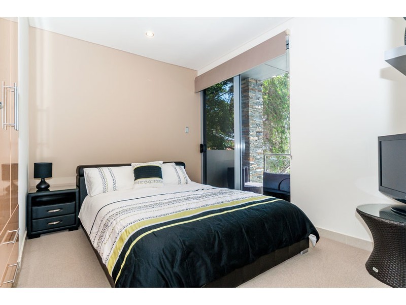 5/27-29 Madang Crescent, Runaway Bay QLD 4216