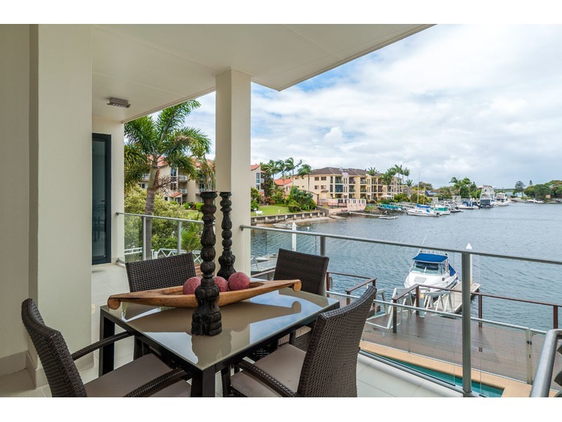 1/85 Bayview Street, Runaway Bay QLD 4216