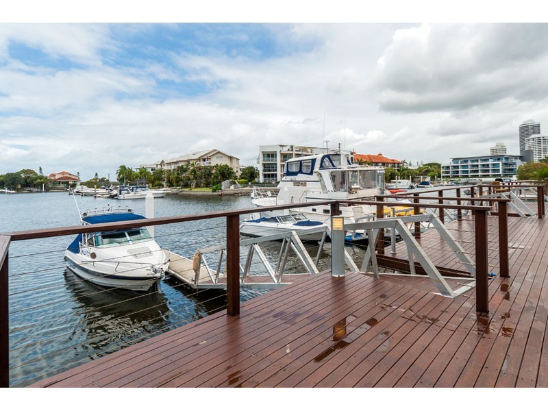 1/85 Bayview Street, Runaway Bay QLD 4216