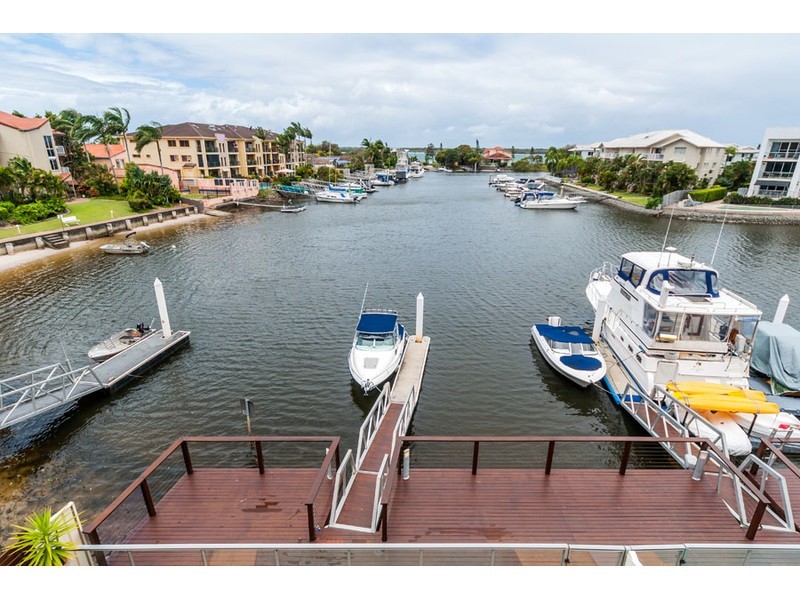 1/85 Bayview Street, Runaway Bay QLD 4216