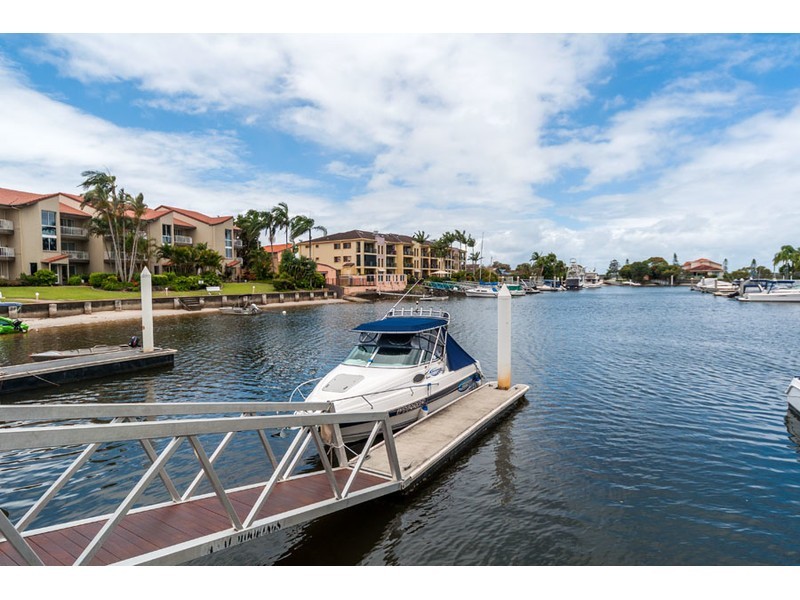 1/85 Bayview Street, Runaway Bay QLD 4216