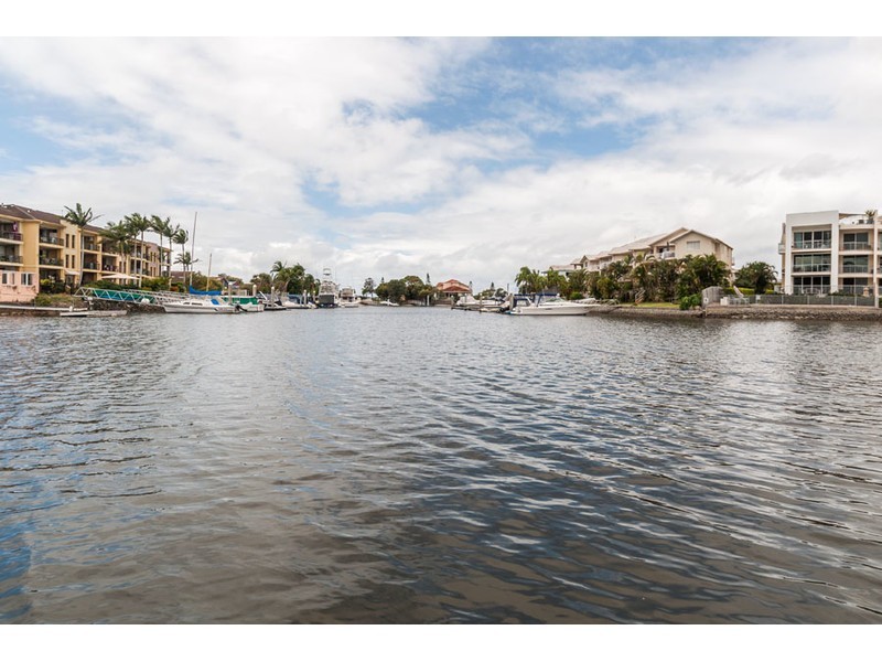 1/85 Bayview Street, Runaway Bay QLD 4216