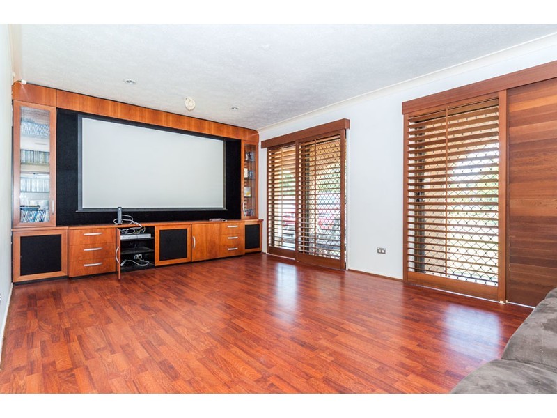 9 Burrinjuck Drive, Coombabah QLD 4216