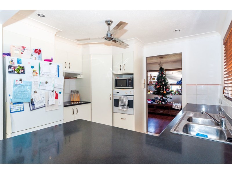 9 Burrinjuck Drive, Coombabah QLD 4216