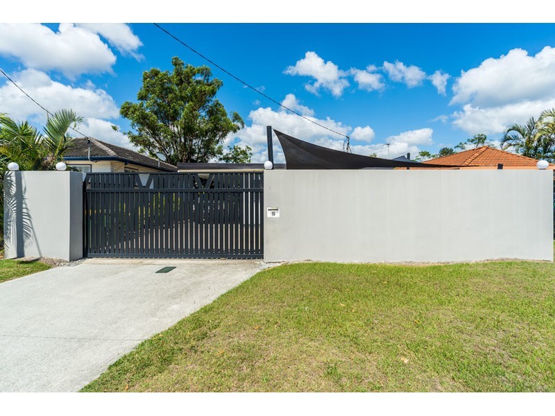 16 Medika Street, Runaway Bay QLD 4216
