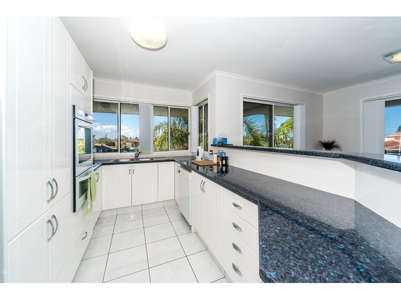 7/17 Canal Avenue, Runaway Bay QLD 4216