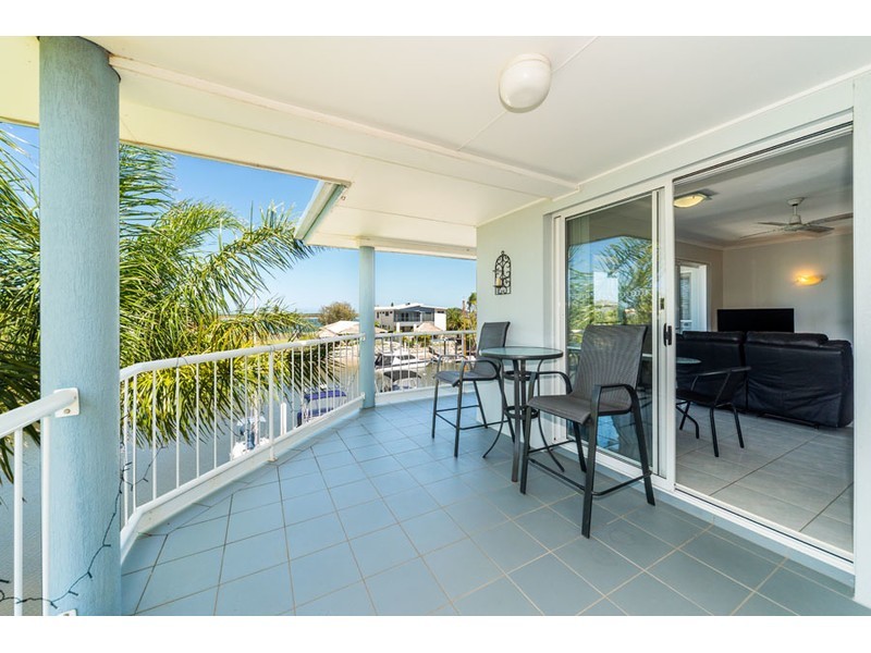 7/17 Canal Avenue, Runaway Bay QLD 4216