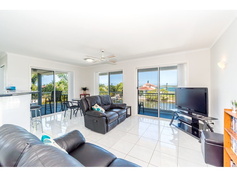 7/17 Canal Avenue, Runaway Bay QLD 4216