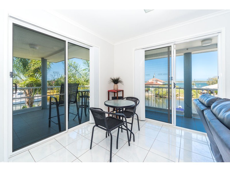 7/17 Canal Avenue, Runaway Bay QLD 4216