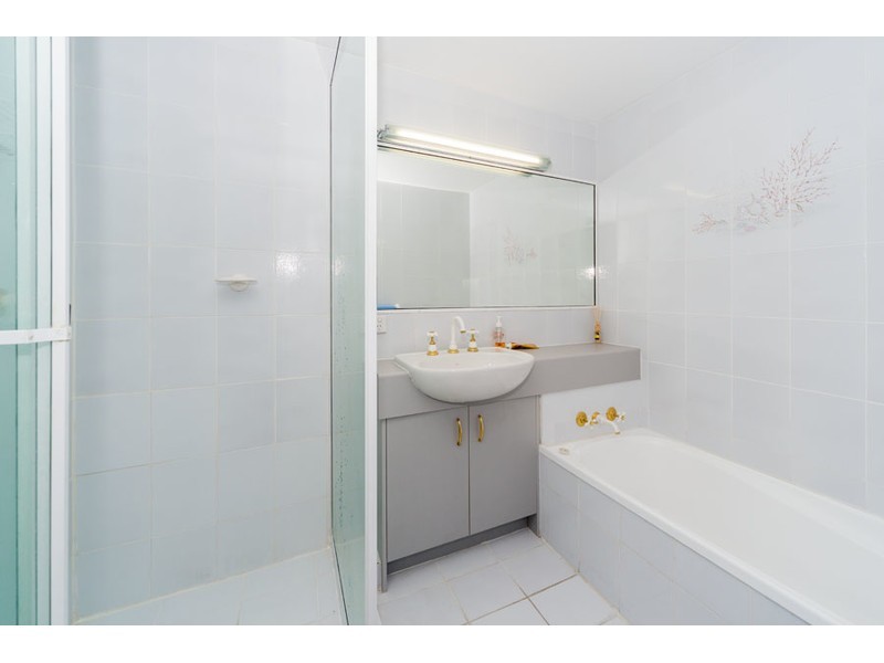 7/17 Canal Avenue, Runaway Bay QLD 4216