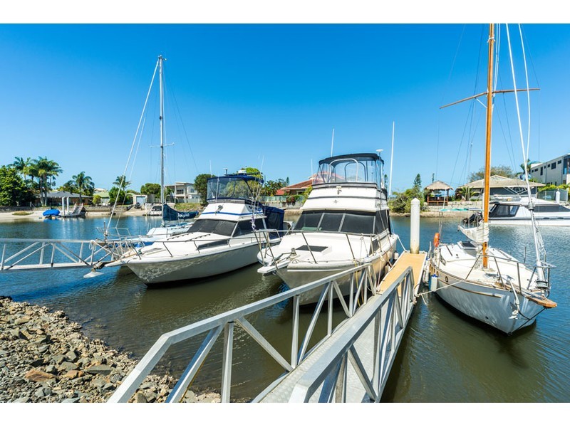 7/17 Canal Avenue, Runaway Bay QLD 4216