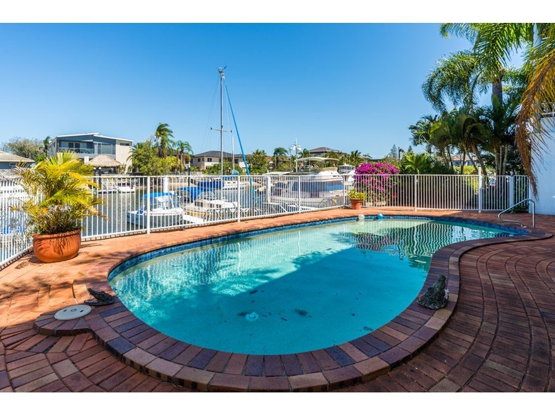 7/17 Canal Avenue, Runaway Bay QLD 4216