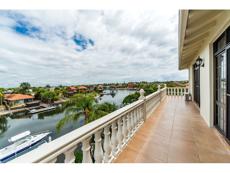 4 Aroa Court, Runaway Bay QLD 4216