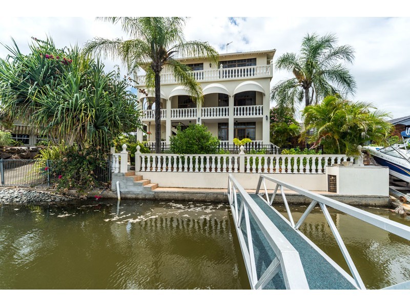4 Aroa Court, Runaway Bay QLD 4216