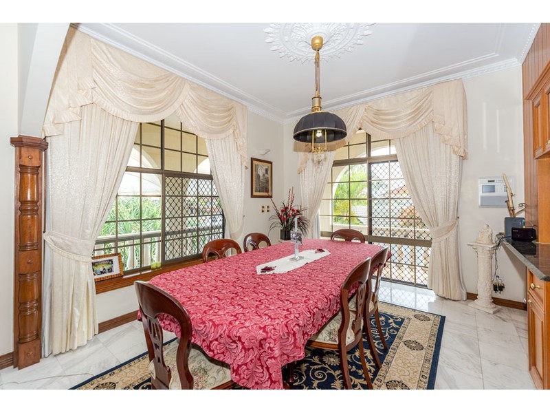 4 Aroa Court, Runaway Bay QLD 4216