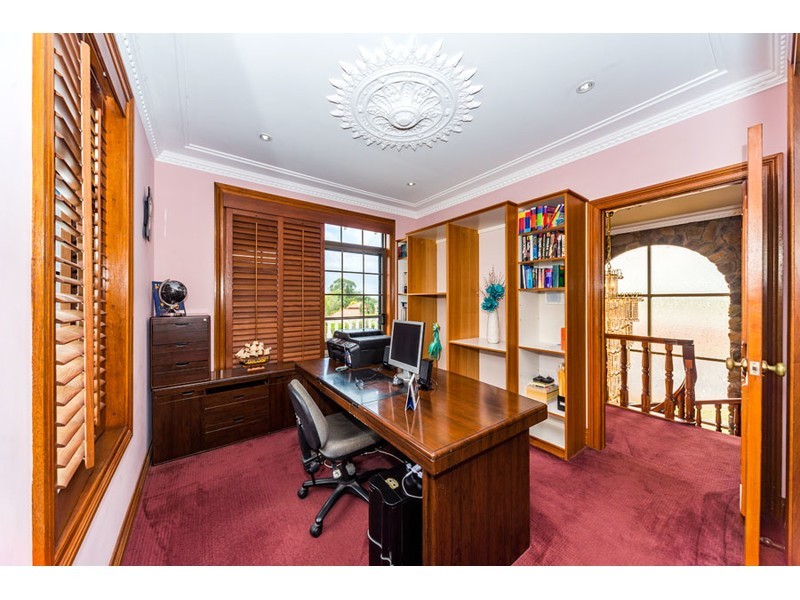 4 Aroa Court, Runaway Bay QLD 4216