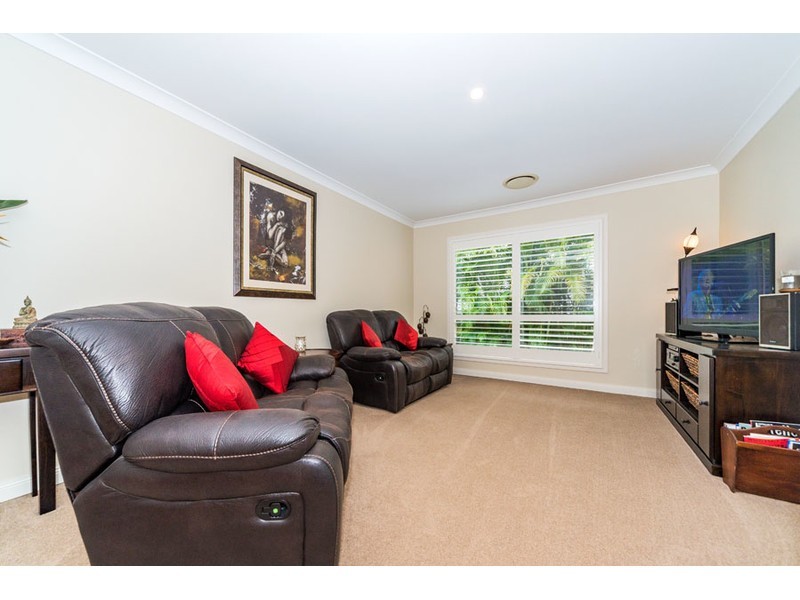 38 Stretton Drive, Helensvale QLD 4212